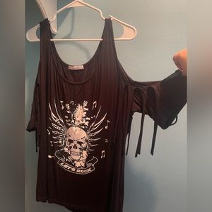 Black Rosegal 3x skull cold shoulder top with fringe. Excellent condition